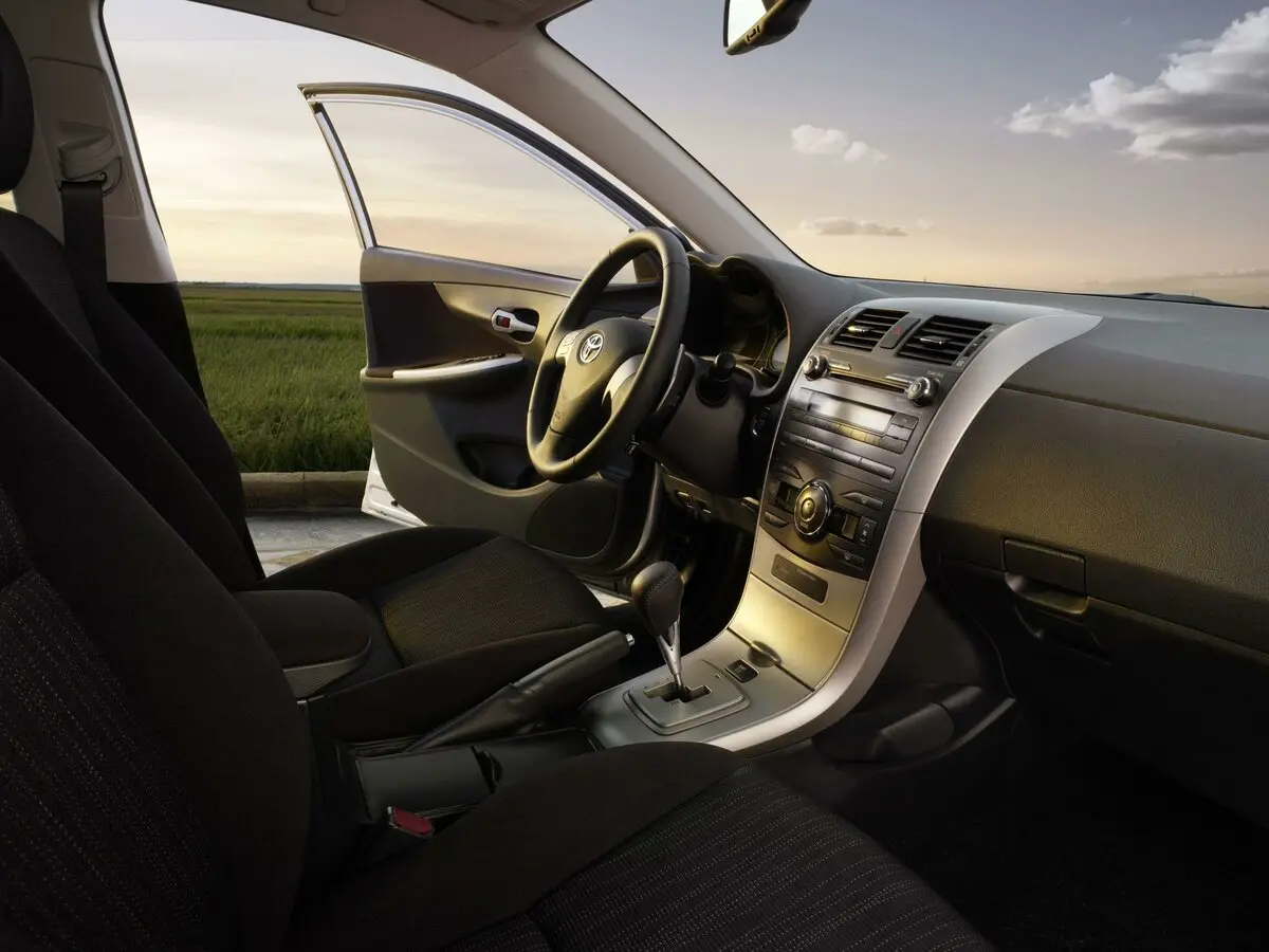 Toyota Corolla X (E140, E150) Седан — фото 7