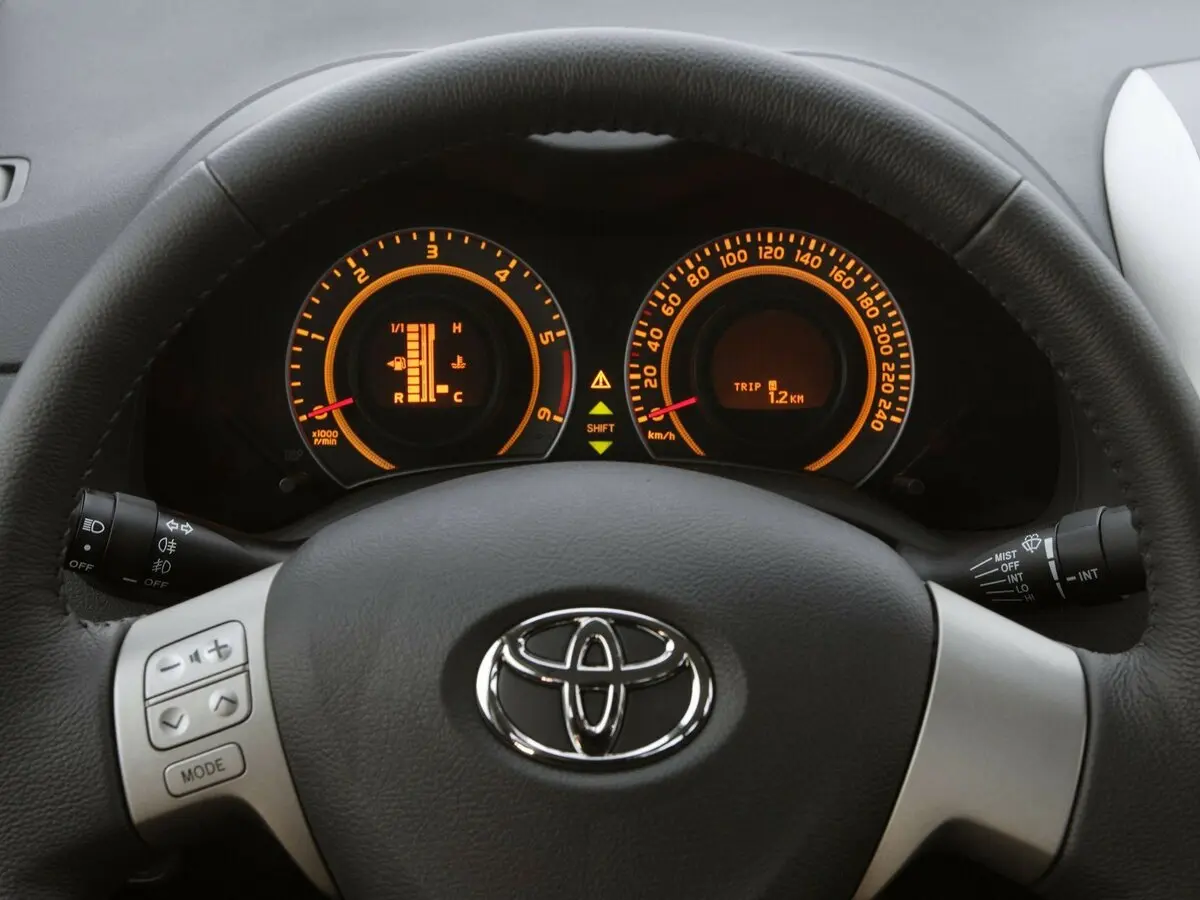 Toyota Corolla X (E140, E150) Седан — фото 8