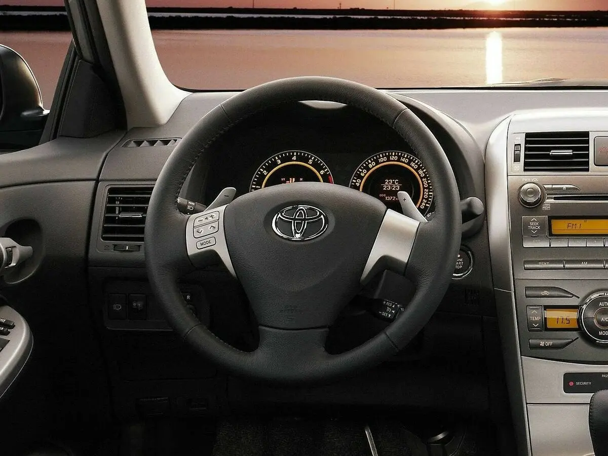 Toyota Corolla X (E140, E150) Седан — фото 9