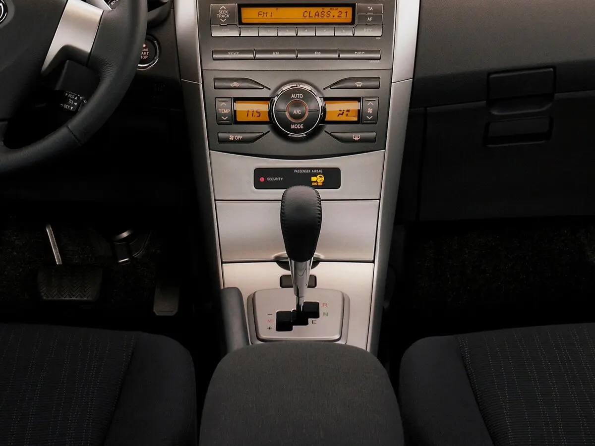 Toyota Corolla X (E140, E150) Седан — фото 11