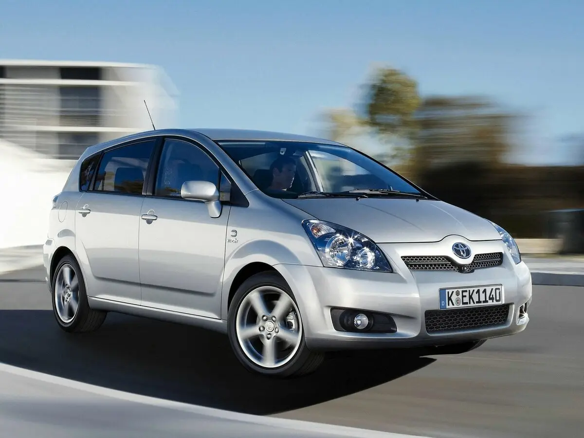 Toyota Corolla Verso I Рестайлинг 2