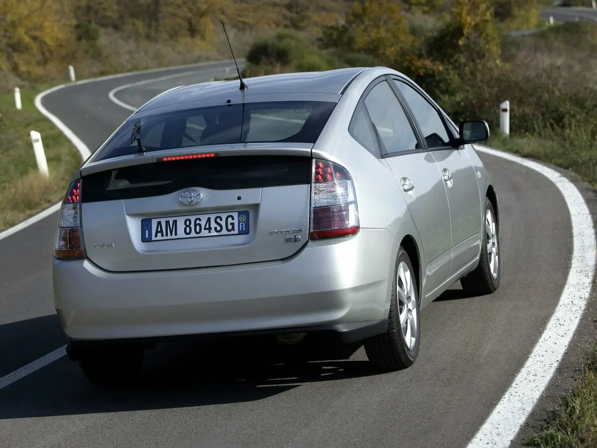 Toyota Prius II (XW20) Лифтбек — фото 4