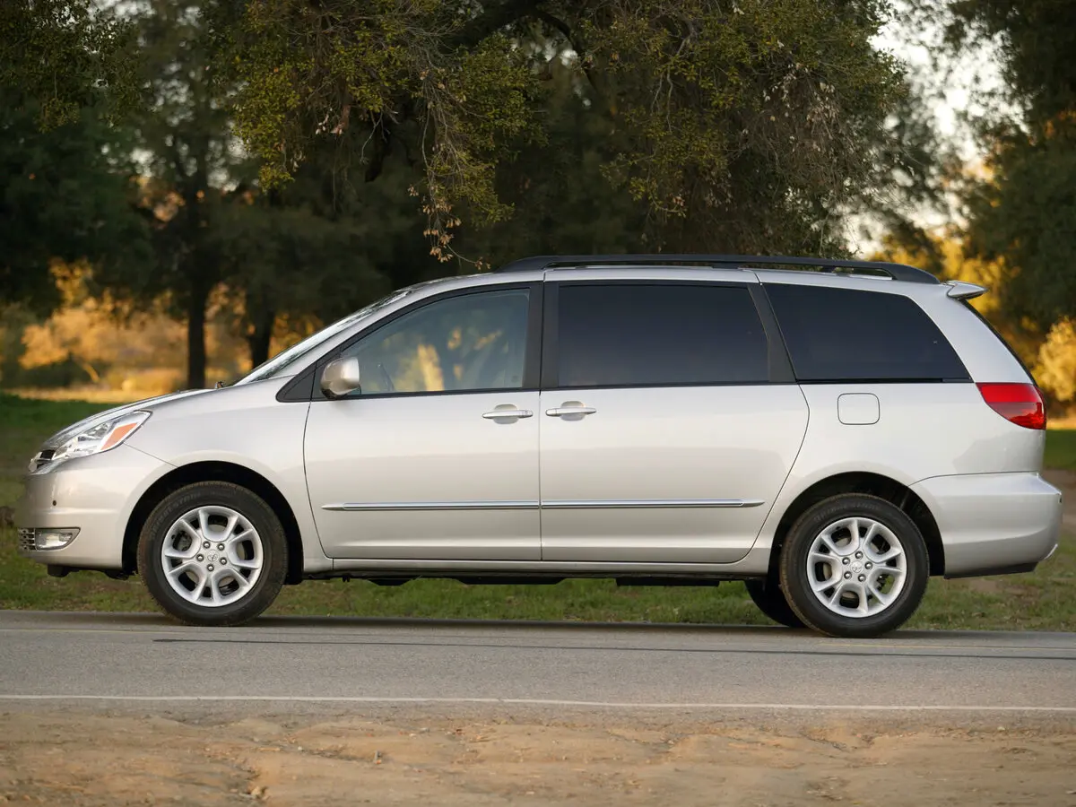Toyota Sienna II Минивэн — фото 3