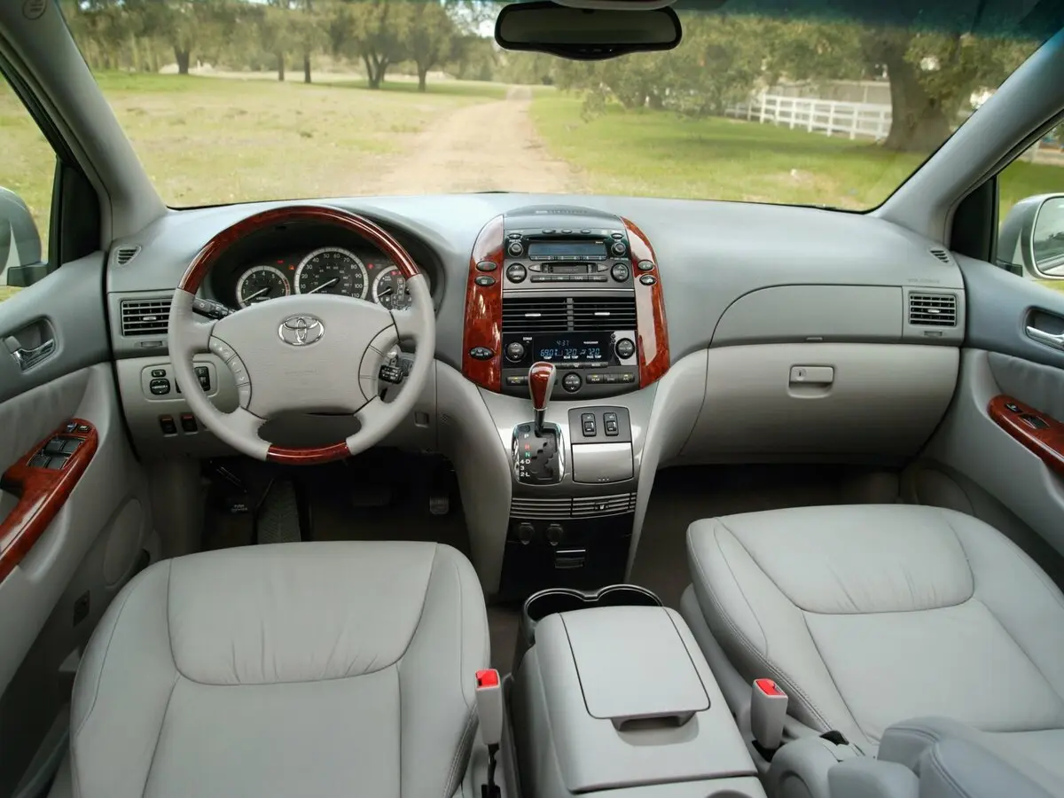 Toyota Sienna II Минивэн — фото 6