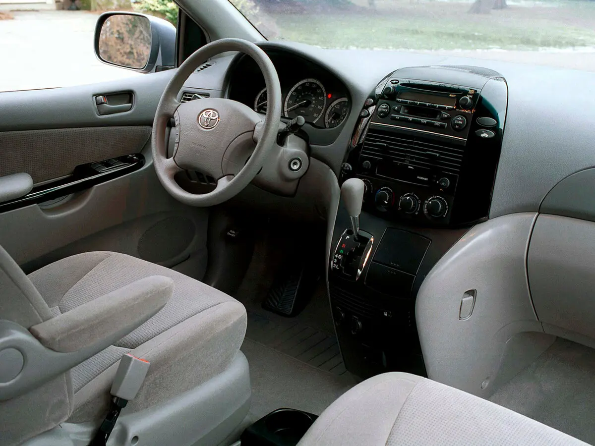 Toyota Sienna II Минивэн — фото 7