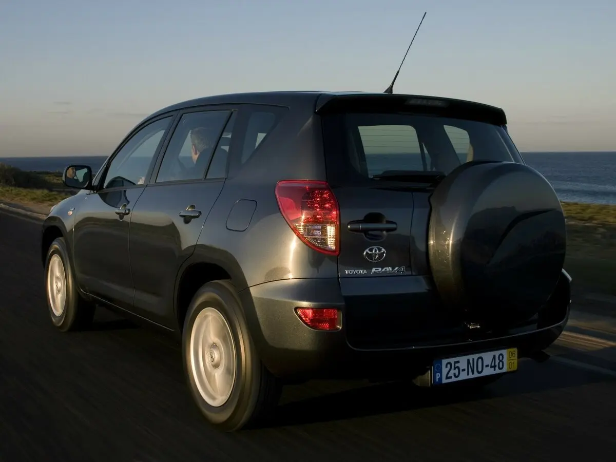 Toyota RAV4 III (XA30) Внедорожник 5 дв. — фото 5