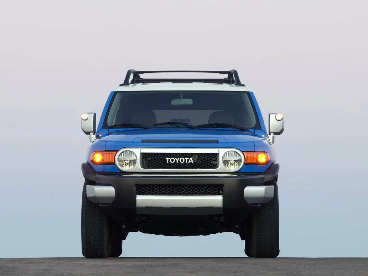 Toyota FJ Cruiser 2006 – 2022 Внедорожник 5 дв. — фото 3