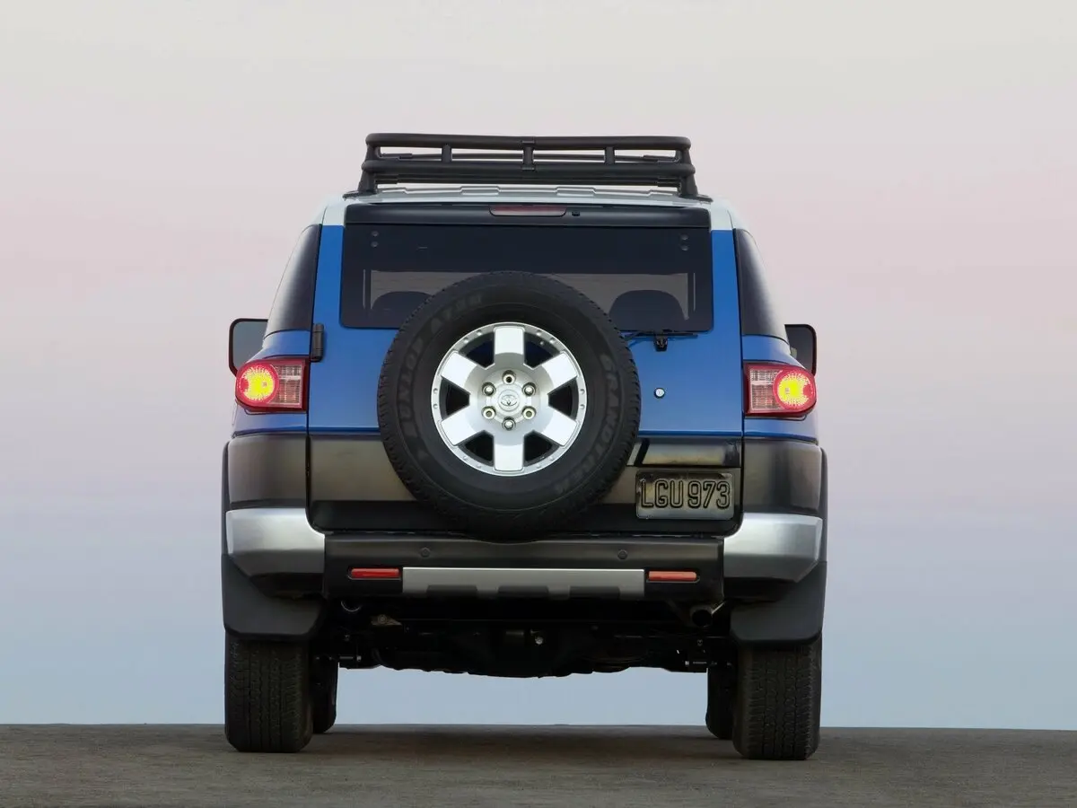 Toyota FJ Cruiser 2006 – 2022 Внедорожник 5 дв. — фото 4