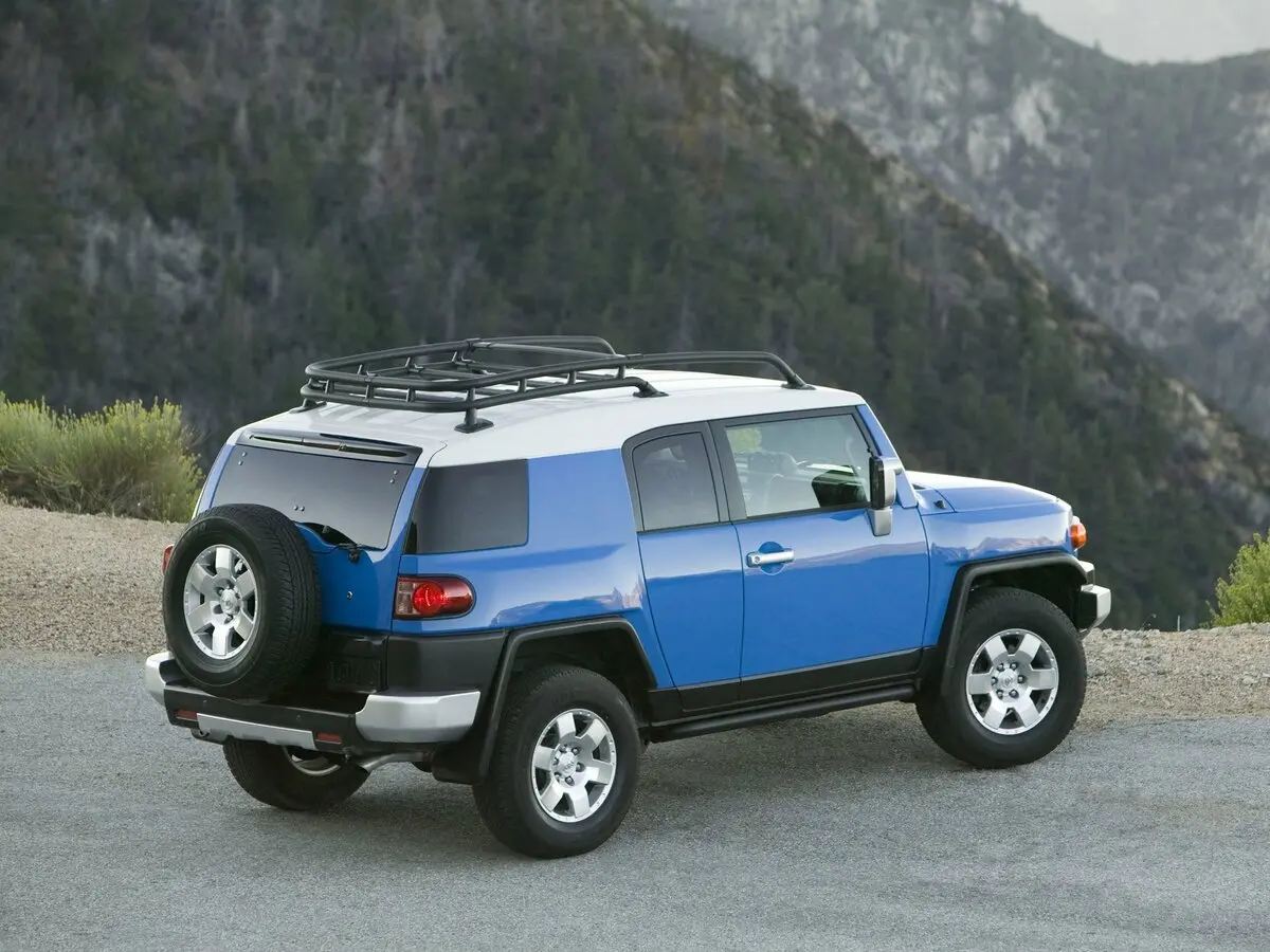 Toyota FJ Cruiser 2006 – 2022 Внедорожник 5 дв. — фото 5