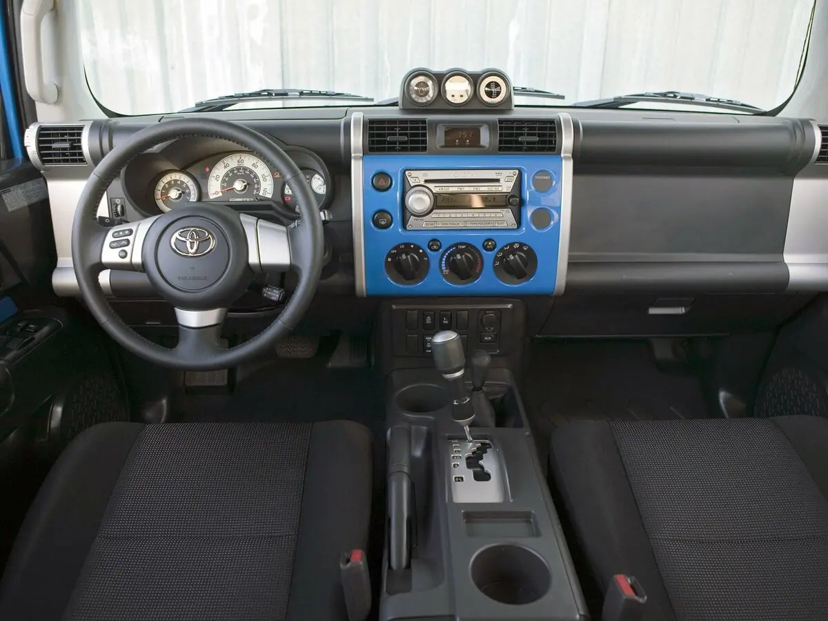 Toyota FJ Cruiser 2006 – 2022 Внедорожник 5 дв. — фото 6