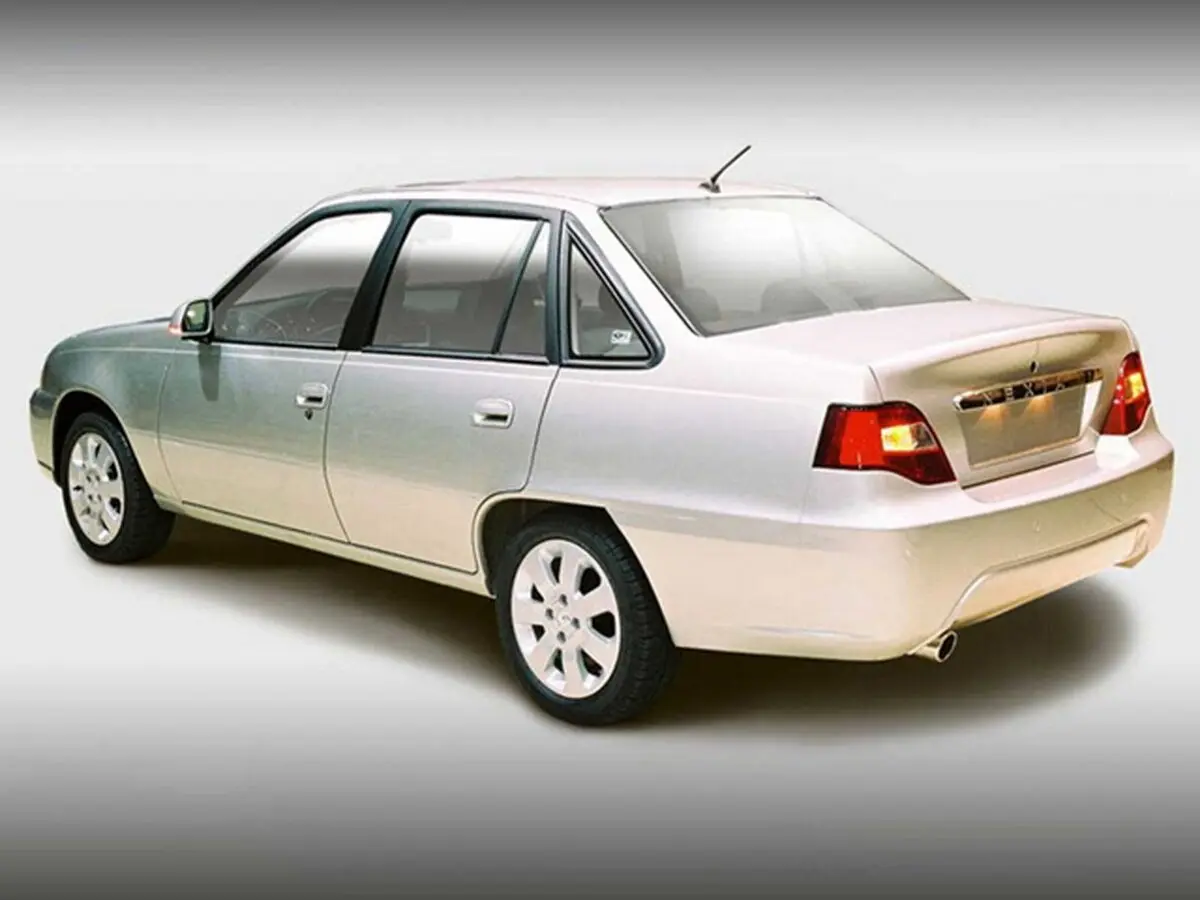 Daewoo Nexia I Рестайлинг Седан — фото 5