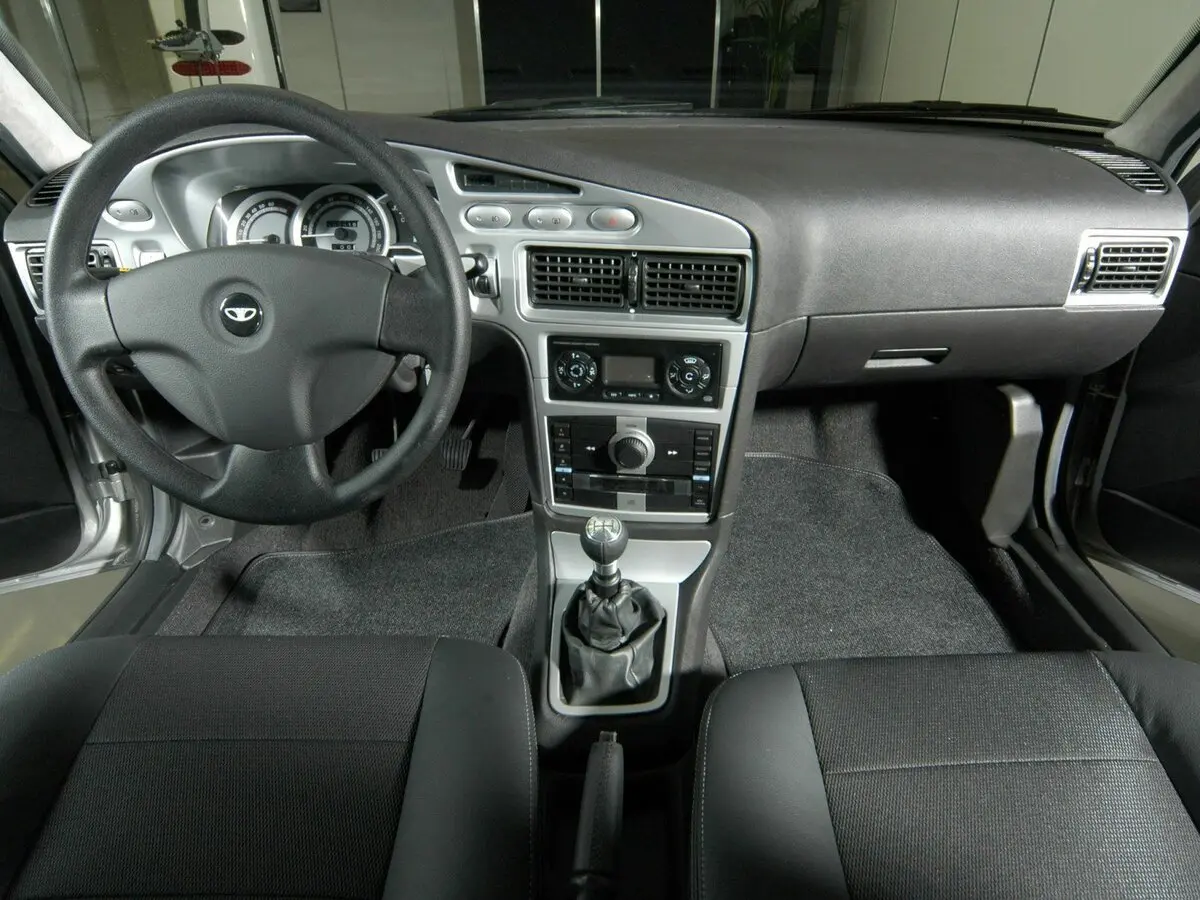 Daewoo Nexia I Рестайлинг Седан — фото 6