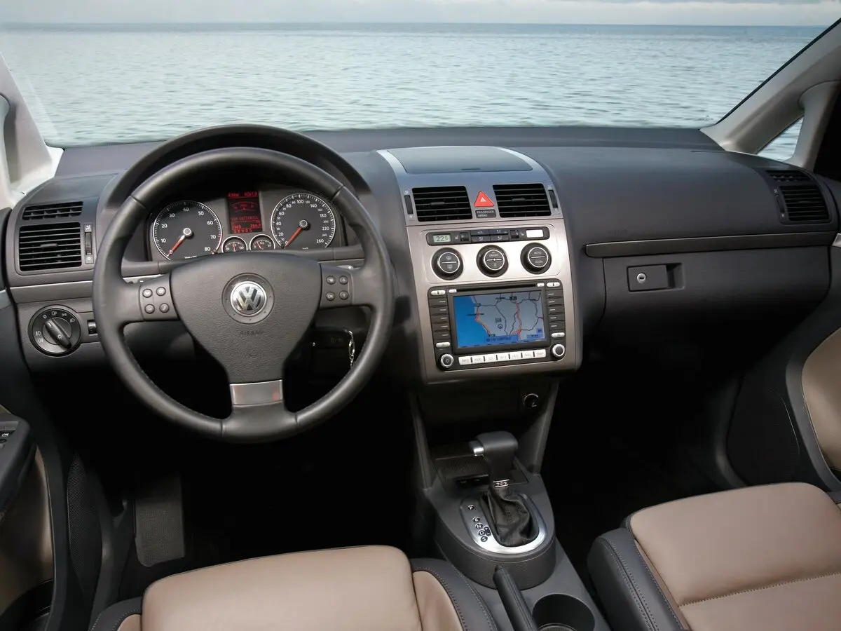 Volkswagen Touran I Рестайлинг Компактвэн — сүрөт 6
