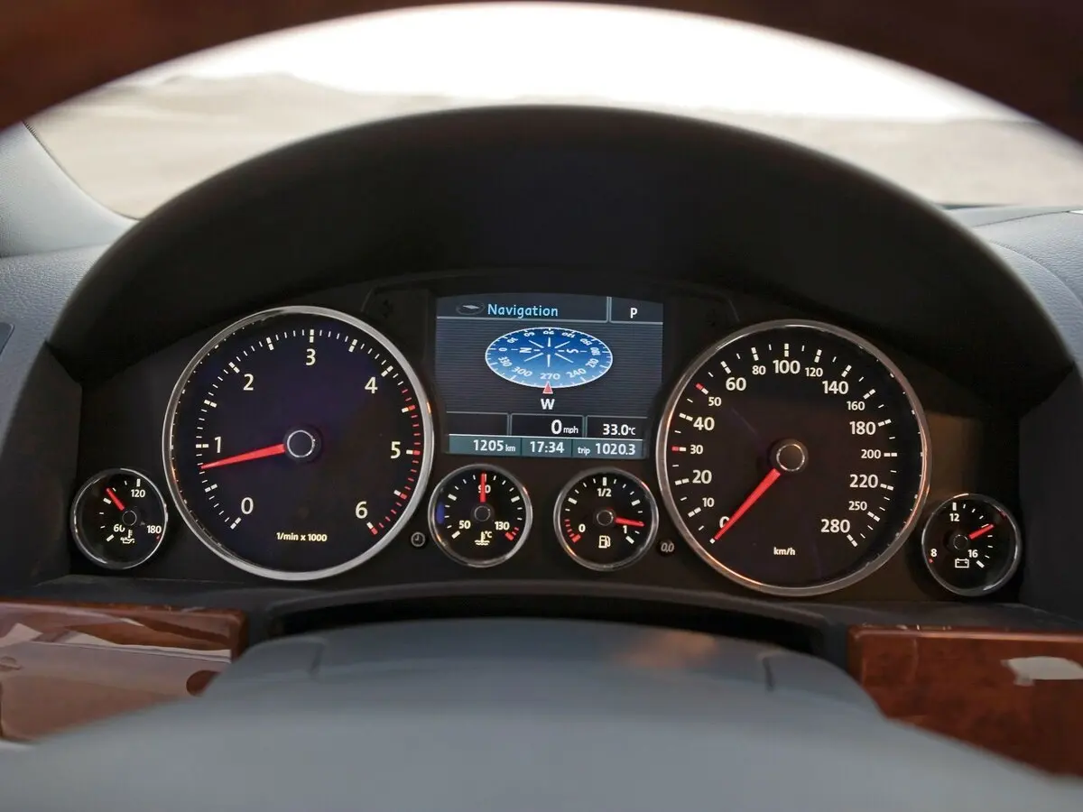Volkswagen Touareg I Рестайлинг Внедорожник 5 дв. — сүрөт 9
