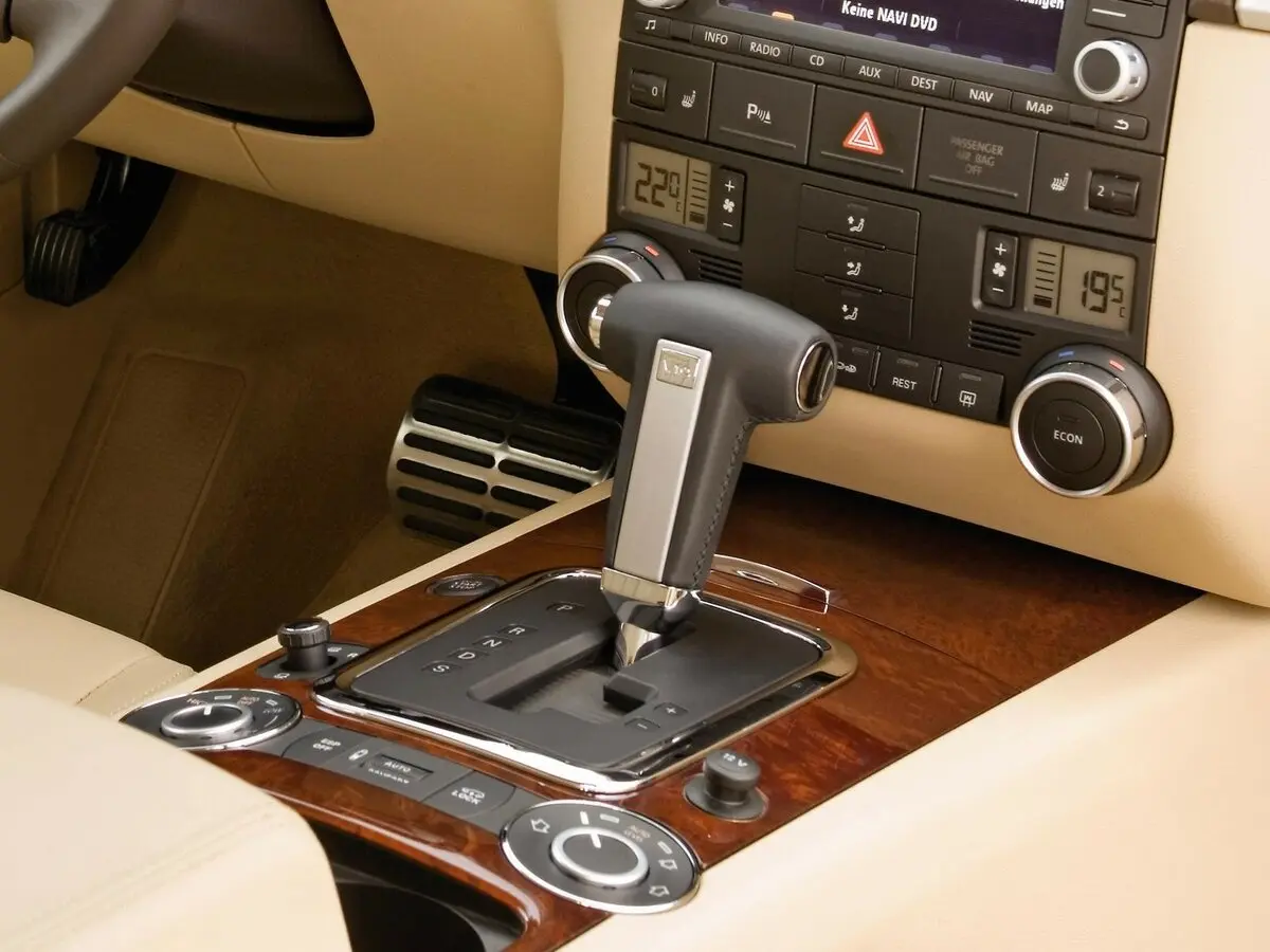 Volkswagen Touareg I Рестайлинг Внедорожник 5 дв. — сүрөт 12