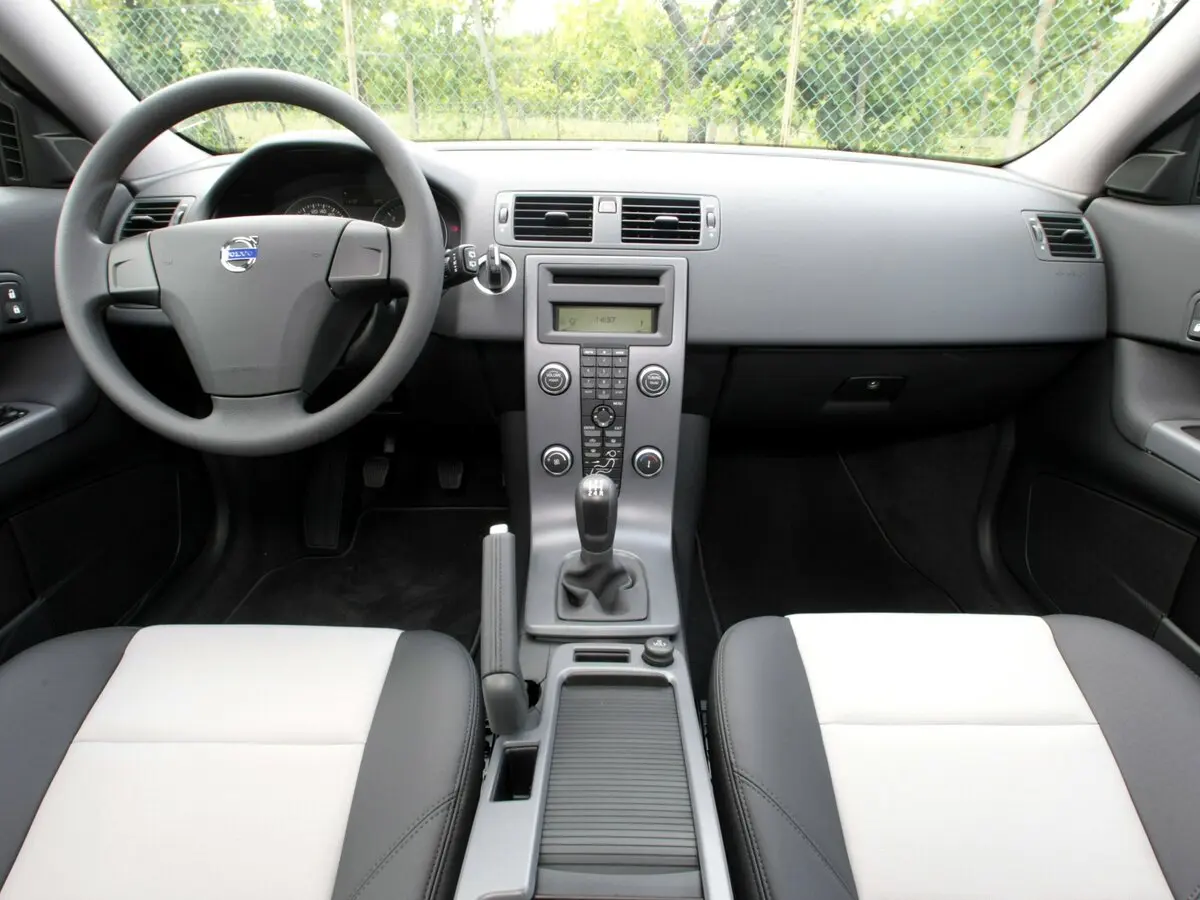 Volvo C30 I Хэтчбек 3 дв. — сүрөт 6