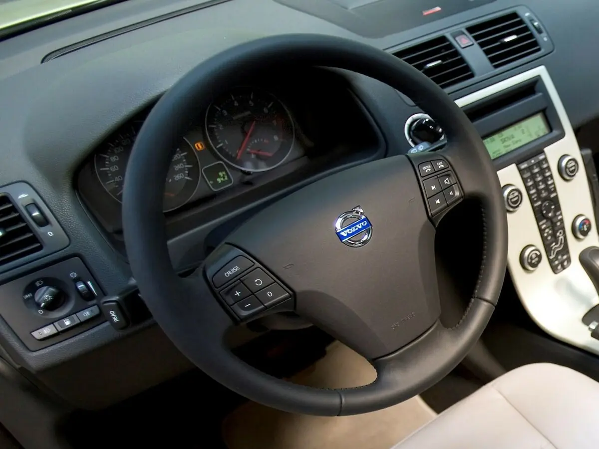 Volvo C30 I Хэтчбек 3 дв. — сүрөт 9
