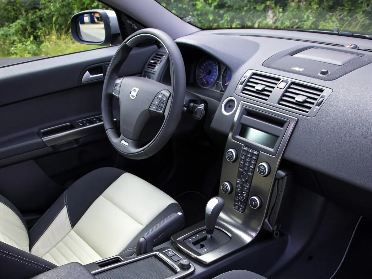 Volvo S40 II Рестайлинг Седан — сүрөт 7