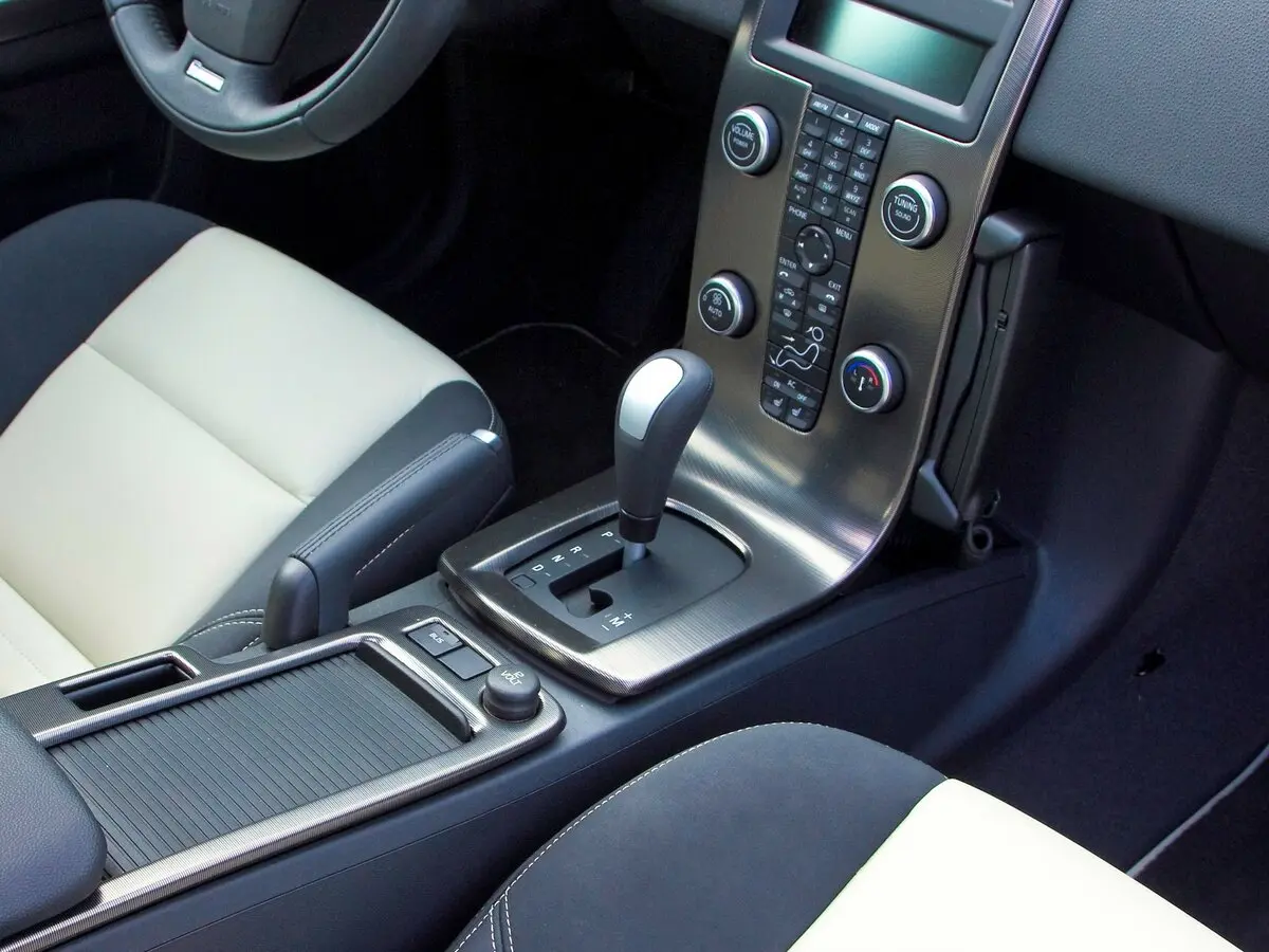 Volvo S40 II Рестайлинг Седан — сүрөт 13