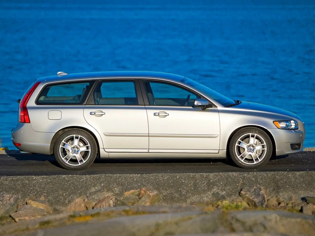 Volvo V50 I Рестайлинг Универсал 5 дв. — 照片 2