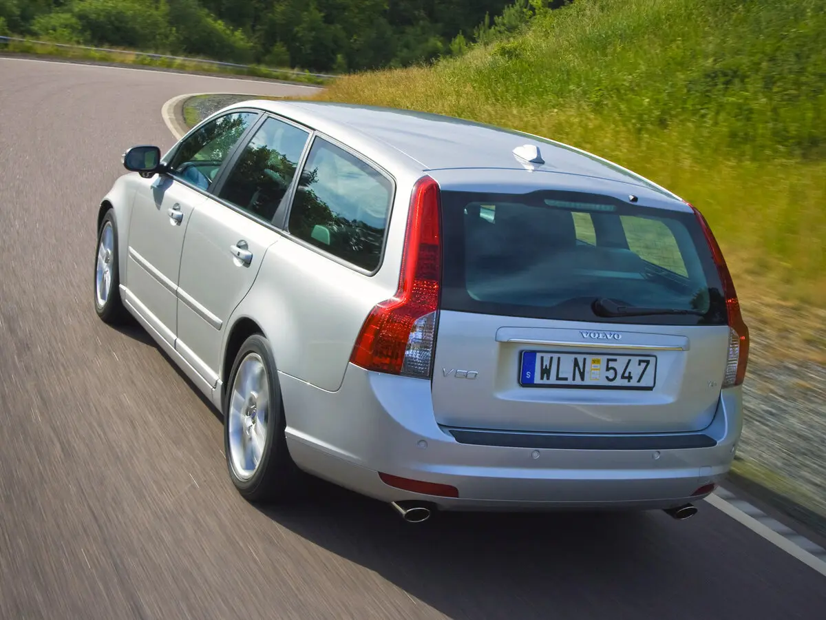 Volvo V50 I Рестайлинг Универсал 5 дв. — 照片 5