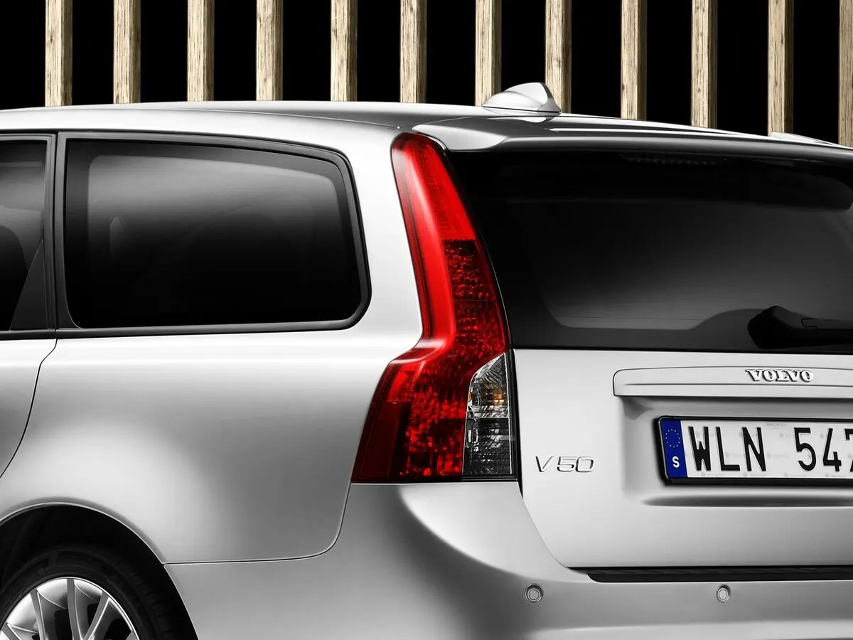 Volvo V50 I Рестайлинг Универсал 5 дв. — 照片 17
