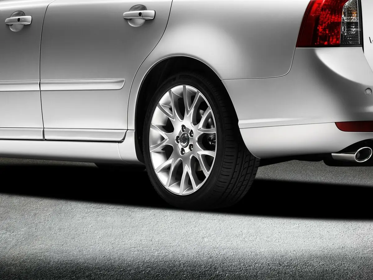 Volvo V50 I Рестайлинг Универсал 5 дв. — 照片 20
