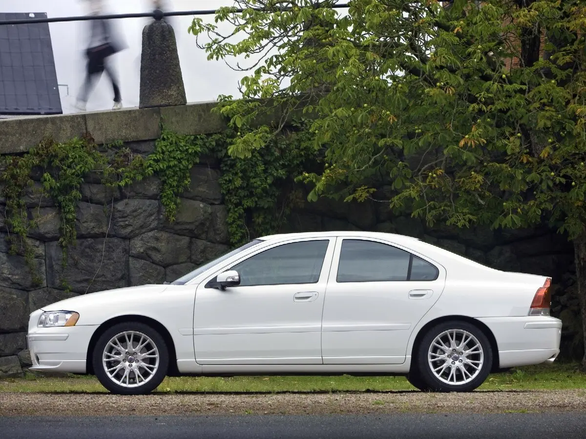 Volvo S60 I Рестайлинг Седан — сүрөт 2