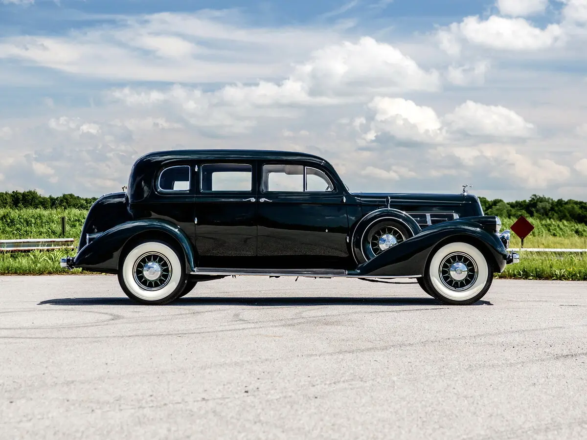 Pierce-Arrow Twelve 1932 – 1938 Седан — сүрөт 2
