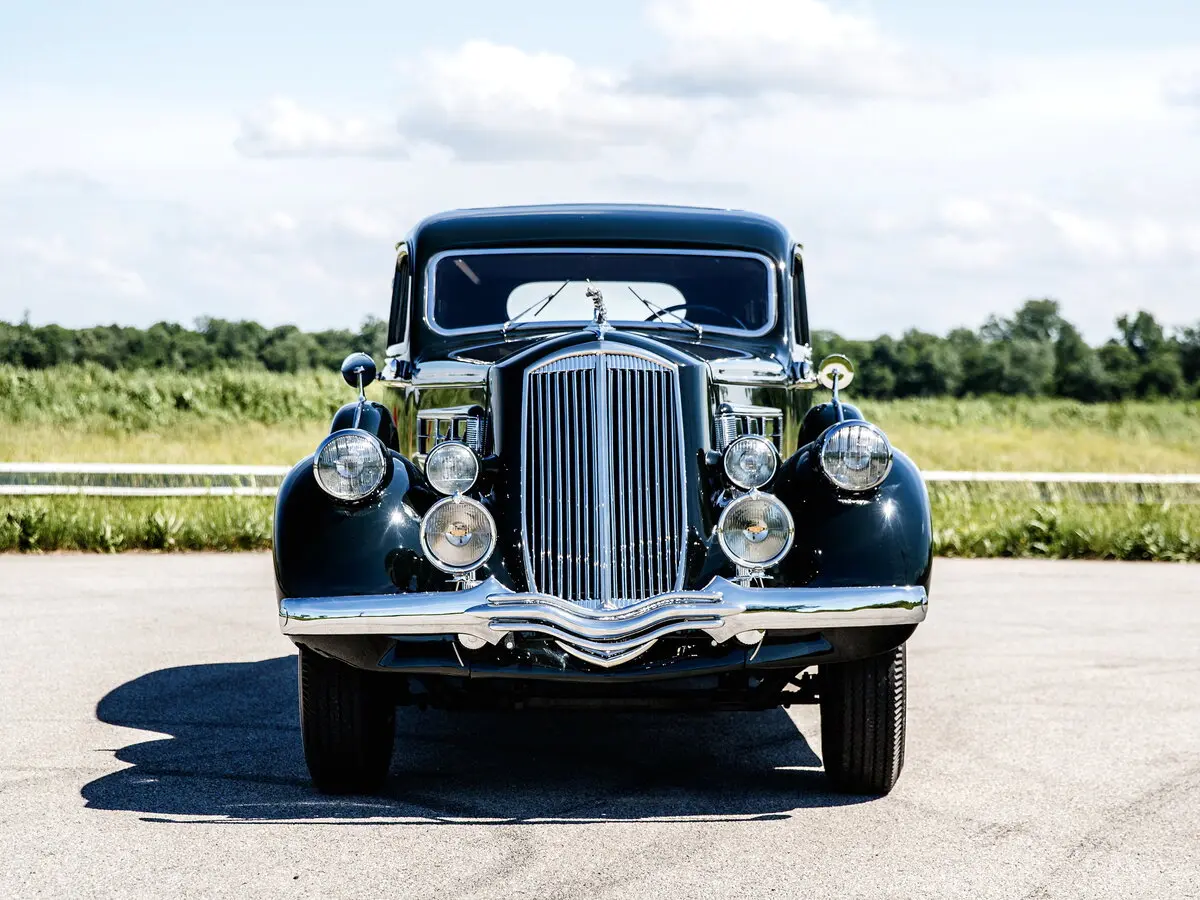 Pierce-Arrow Twelve 1932 – 1938 Седан — сүрөт 3