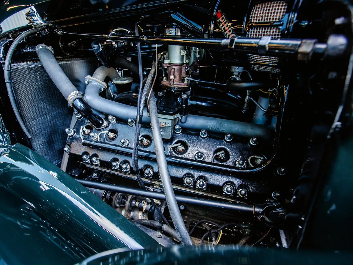 Pierce-Arrow Twelve 1932 – 1938 Седан — сүрөт 13