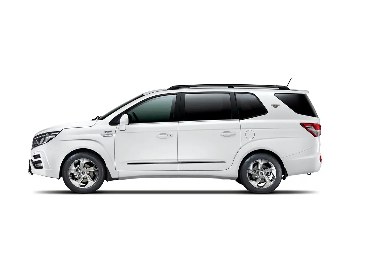 SsangYong Korando Turismo I Рестайлинг Минивэн — фото 2
