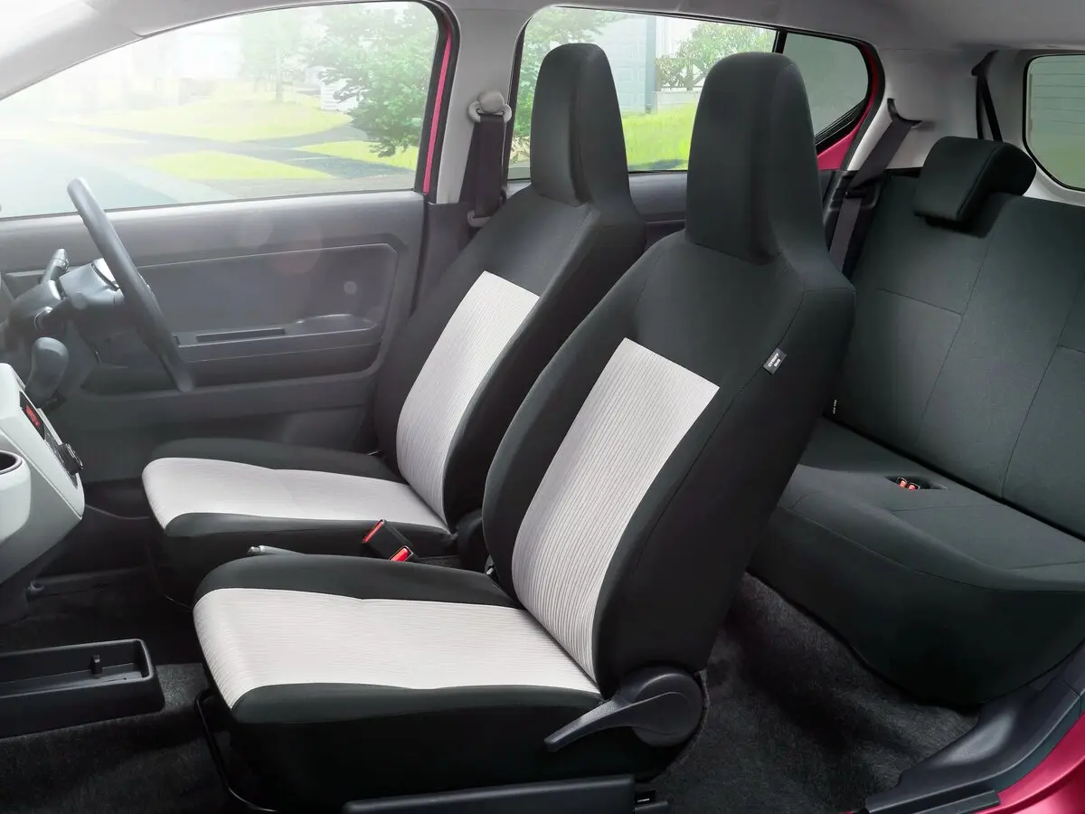 Toyota Pixis Epoch II Хэтчбек 5 дв. — фото 4