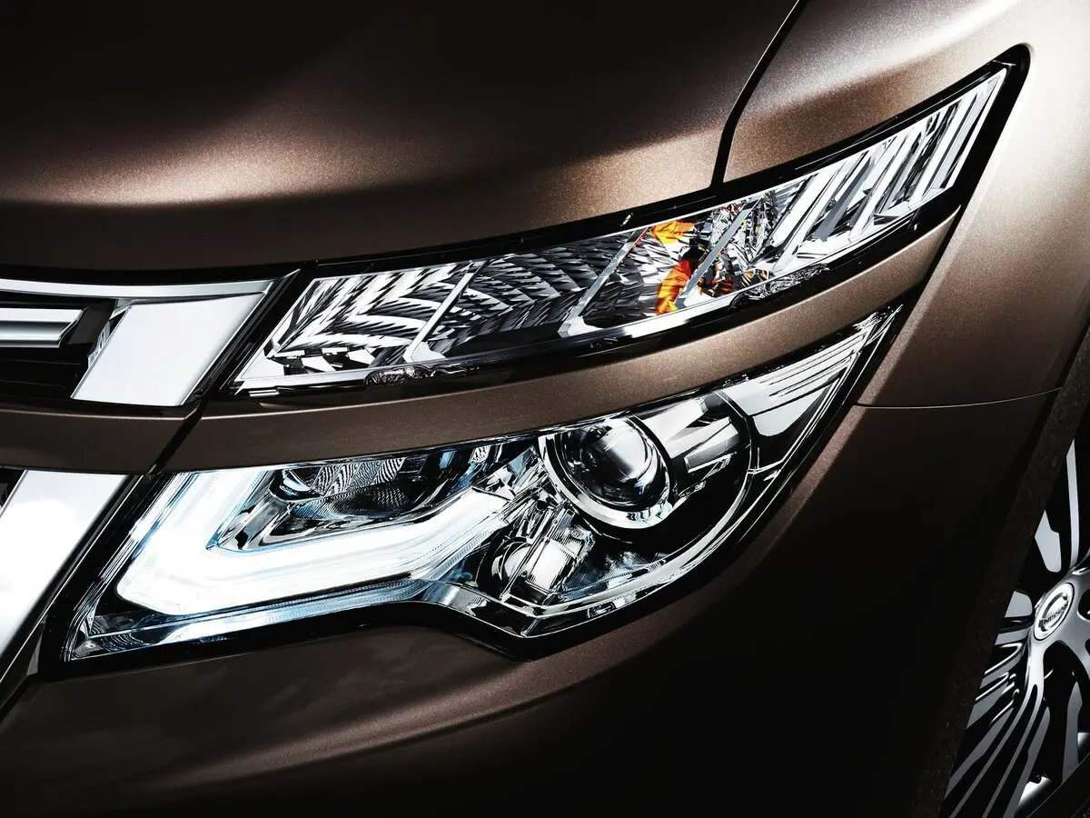 Nissan Elgrand III (E52) Рестайлинг Минивэн — 照片 7