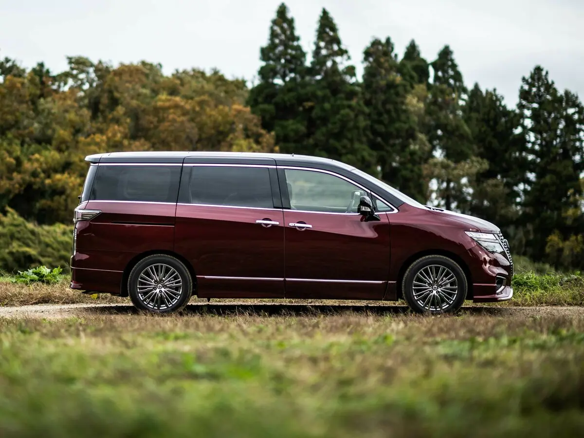 Nissan Elgrand III (E52) Рестайлинг 2 Минивэн — сүрөт 2