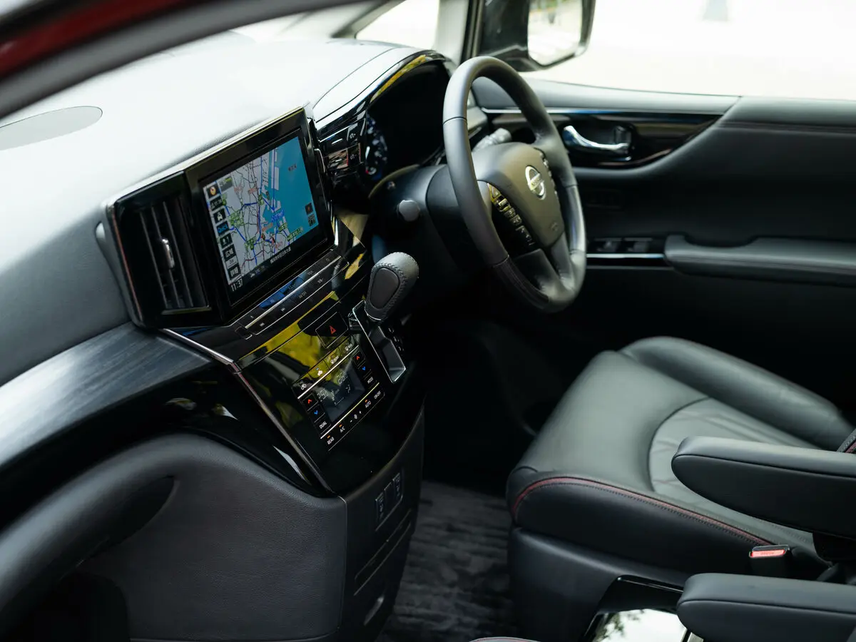 Nissan Elgrand III (E52) Рестайлинг 2 Минивэн — сүрөт 4