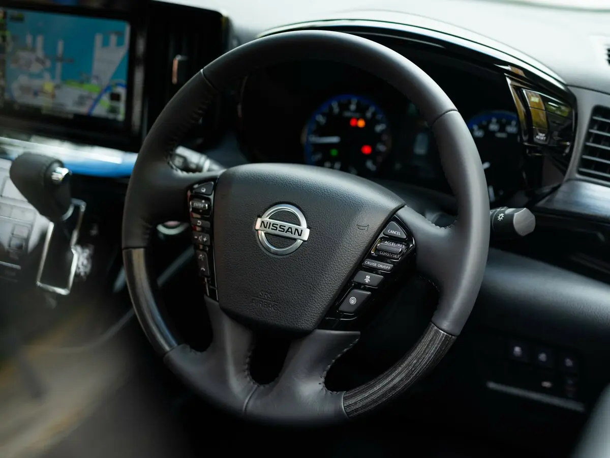 Nissan Elgrand III (E52) Рестайлинг 2 Минивэн — сүрөт 6