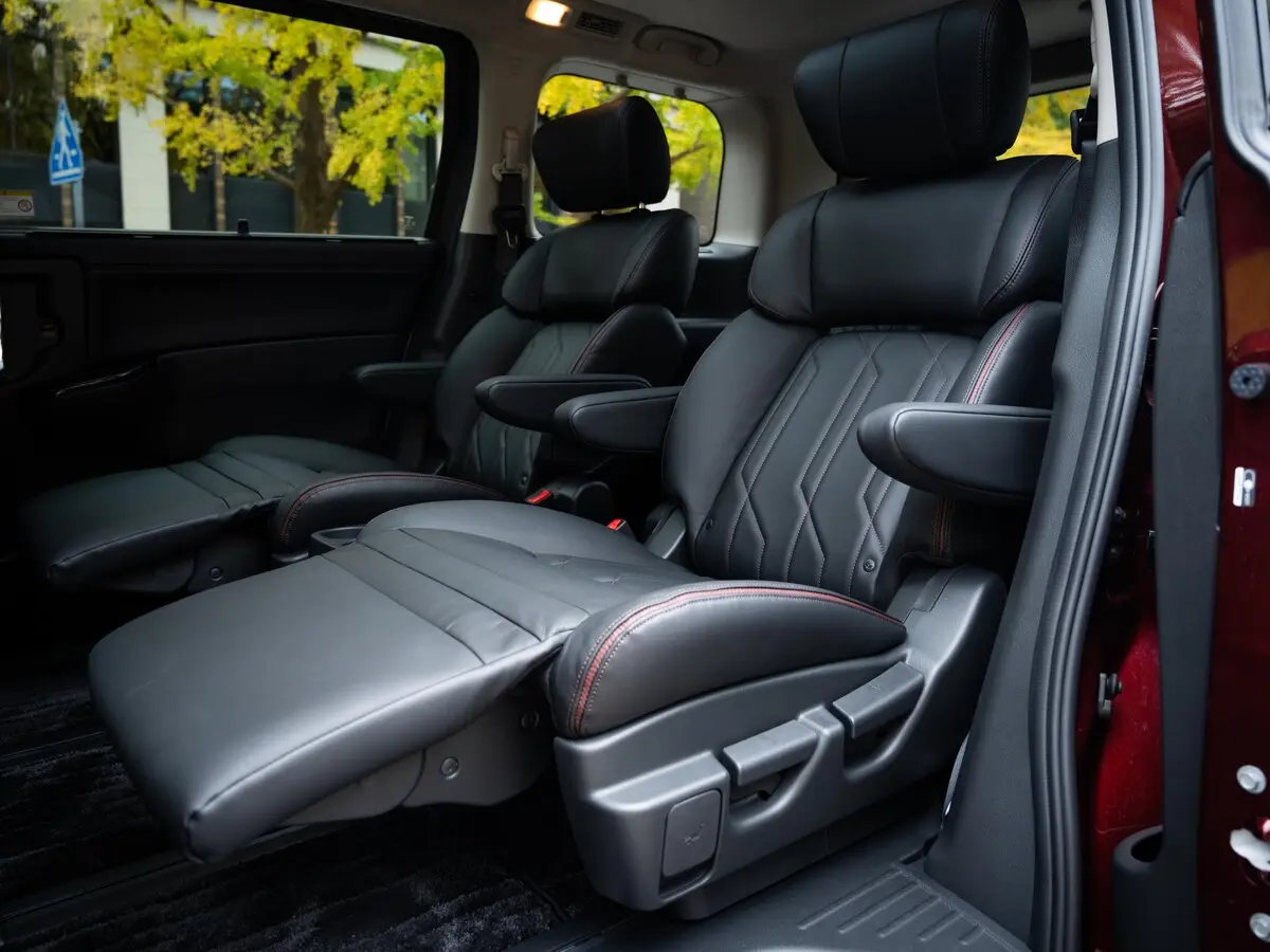 Nissan Elgrand III (E52) Рестайлинг 2 Минивэн — сүрөт 7