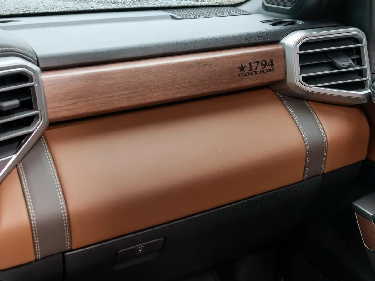 Toyota Tundra III Пикап Двойная кабина Double Cab — photo 25