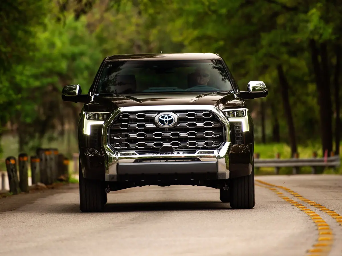 Toyota Tundra III Пикап Двойная кабина CrewMax — photo 3