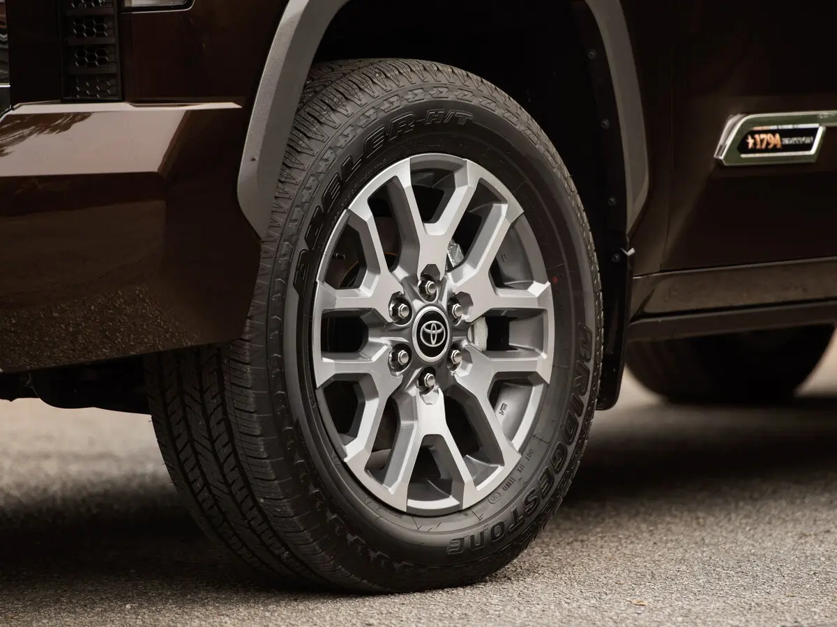 Toyota Tundra III Пикап Двойная кабина CrewMax — photo 13