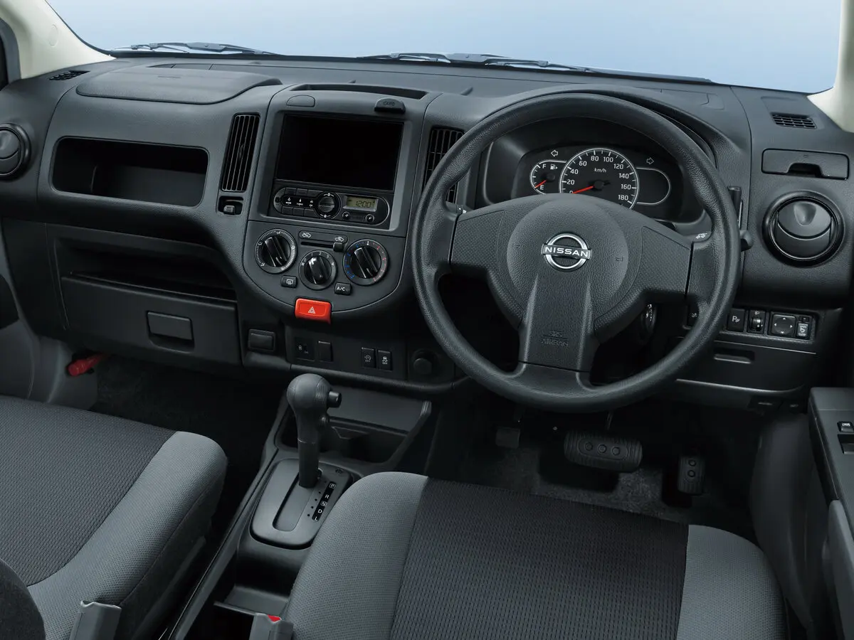 Nissan AD III Рестайлинг Универсал 5 дв. — фото 5