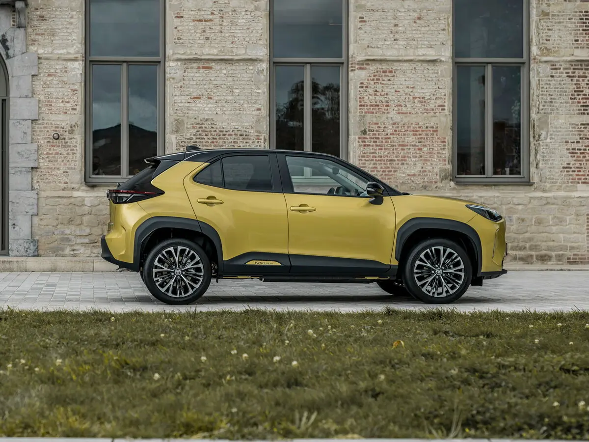 Toyota Yaris Cross I Внедорожник 5 дв. — сүрөт 2