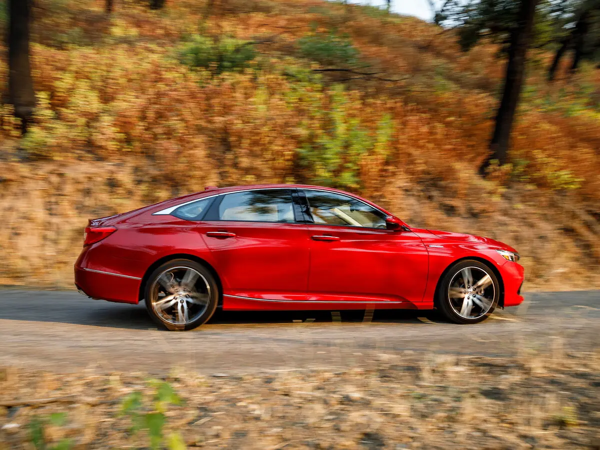 Honda Accord X Рестайлинг Седан — фото 2