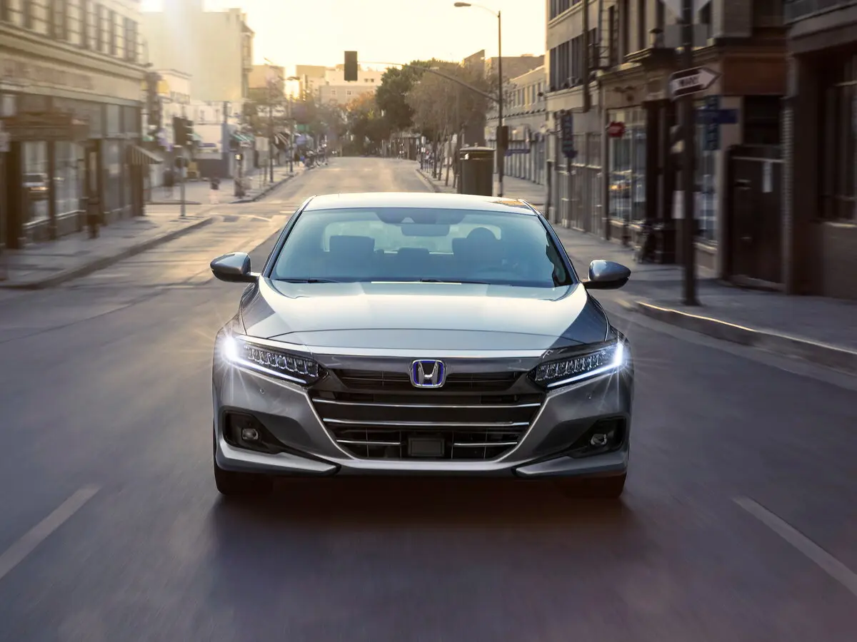 Honda Accord X Рестайлинг Седан — фото 3