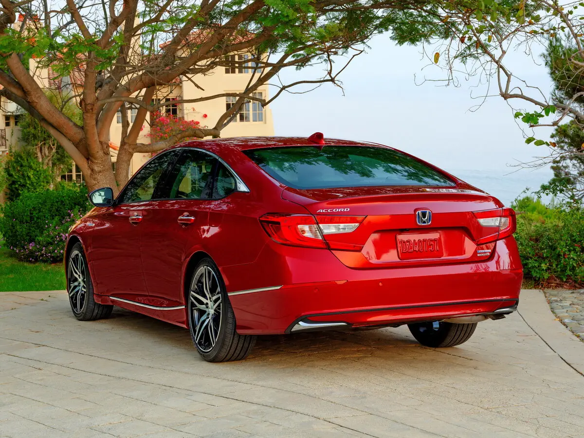 Honda Accord X Рестайлинг Седан — фото 5