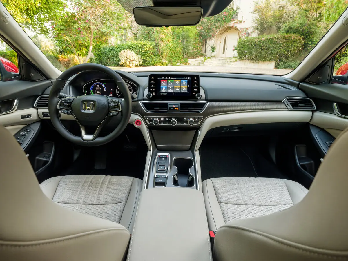 Honda Accord X Рестайлинг Седан — фото 6