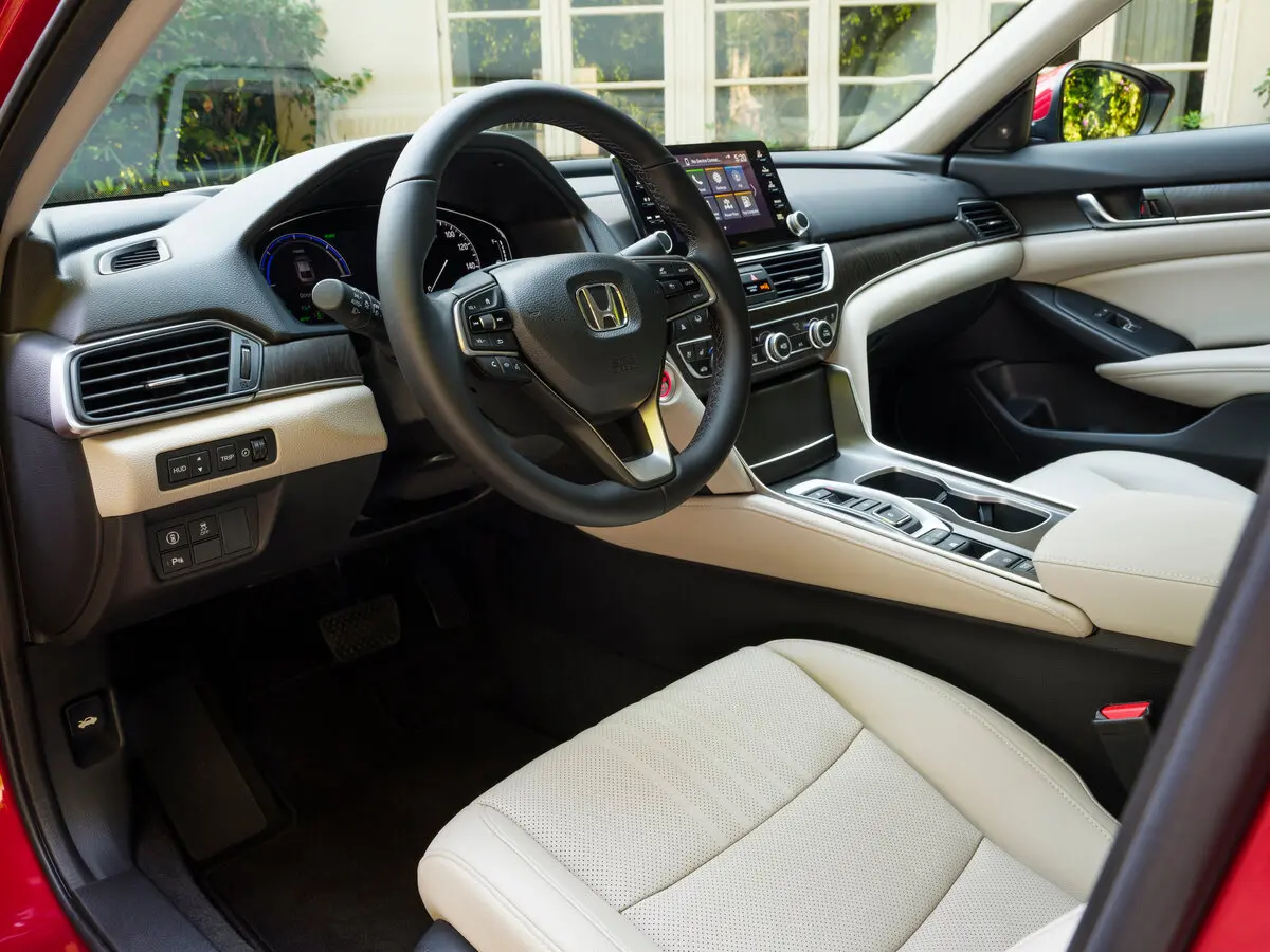 Honda Accord X Рестайлинг Седан — фото 8