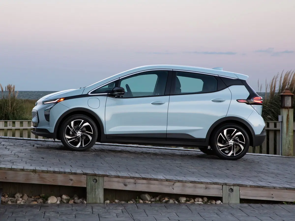 Chevrolet Bolt I Рестайлинг Хэтчбек 5 дв. — сүрөт 2