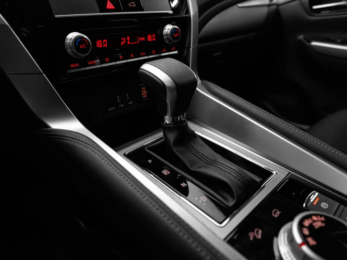 Mitsubishi Montero Sport III Рестайлинг Внедорожник 5 дв. — фото 9